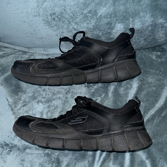 Sketchers relaxed fit memory foam black size 12 sneakers damaged - Picture 2 of 6